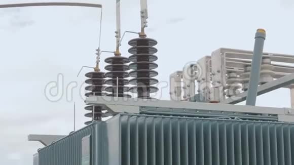 发电厂的变压器太阳能发电站的变压器视频的预览图