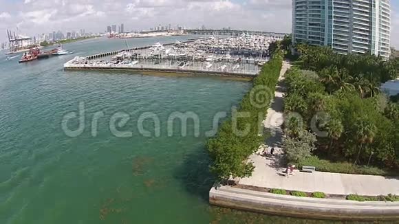 迈阿密海滩码头鸟瞰图视频的预览图