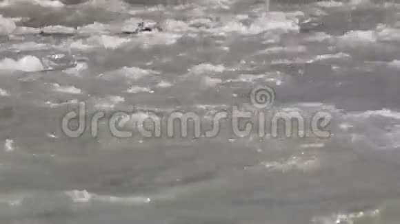 泰国的河流流过岩石视频的预览图