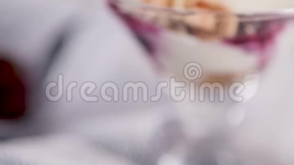 无花果布丁配酸奶视频的预览图