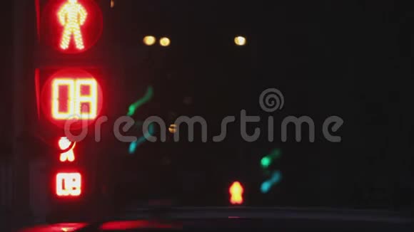 行人的交通灯视频的预览图