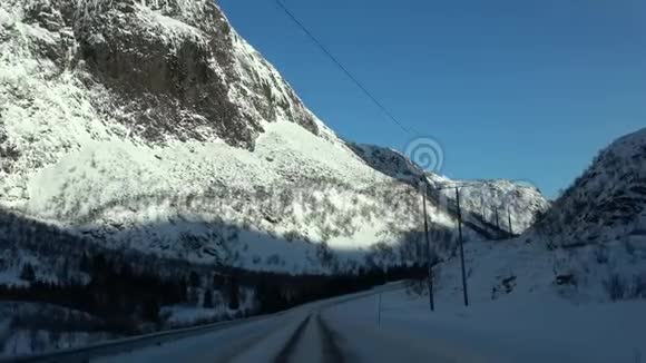 沿E10方向行驶至挪威哈尔斯塔德视频的预览图