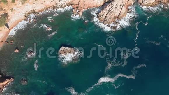 科斯塔布拉瓦沿海帕拉莫斯镇附近的空中景观镜头视频的预览图