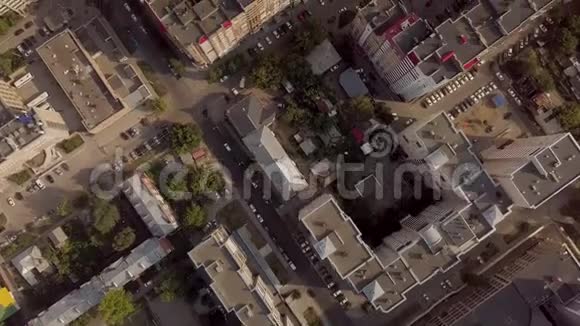 秋天的城市空中视频的预览图
