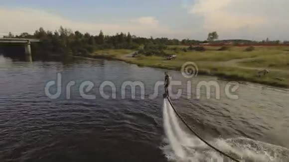 冲浪板骑手乘飞机的人空中录像视频的预览图