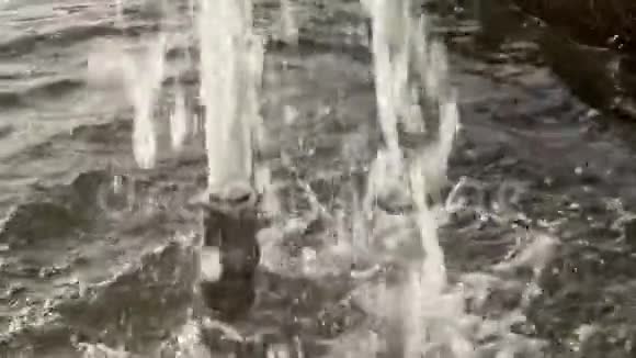喷泉射流的缓慢运动视频的预览图