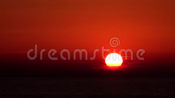 日落海滩海滨日出夏季日落海洋视频的预览图