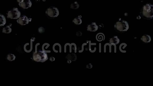 4K溅泡泡泡水下滴苏打水煮沸气体液体水饮料视频的预览图