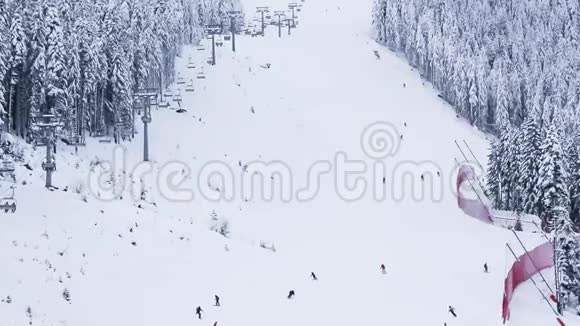 托多卡山下滑雪视频的预览图