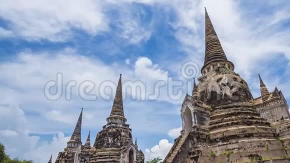 泰国Ayutthaya历史公园WatRatchaBurana寺庙遗址视频的预览图