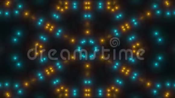 一排排带有随机开关的灯泡聚光灯电脑生成的夜总会背景3d渲染视频的预览图