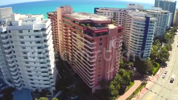 迈阿密海滩顶层公寓大楼天线视频的预览图