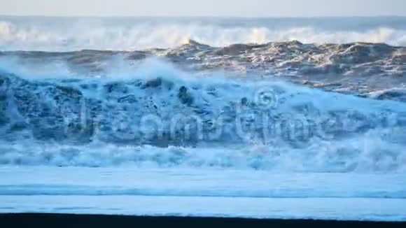 海滩黑色海洋冰岛视频的预览图
