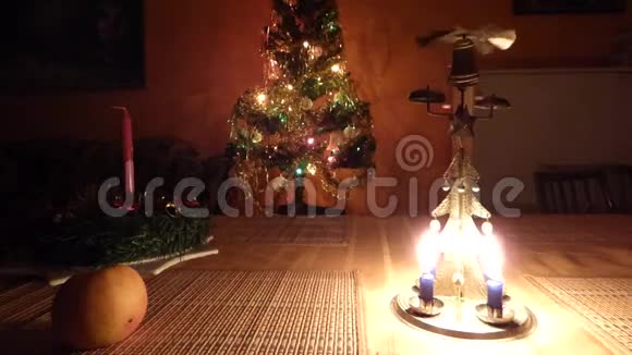 圣诞蜡烛树钟声视频的预览图