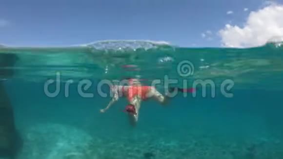 塞舌尔群岛上的女孩视频的预览图