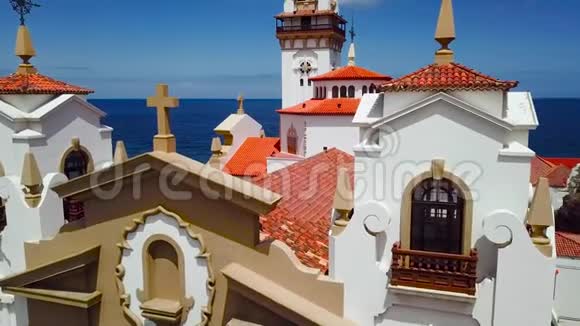 从巴西利卡的高度和坎德拉里亚的城市景观附近的岛屿首都圣克鲁斯德特内里费视频的预览图