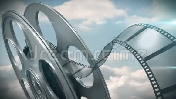 电影卷轴在天空背景下视频的预览图