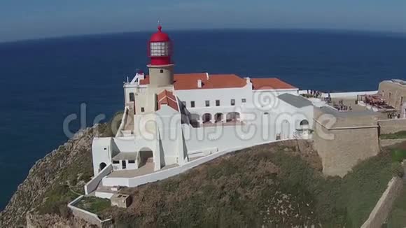 从葡萄牙萨格雷斯附近的灯塔卡博维森特起飞视频的预览图