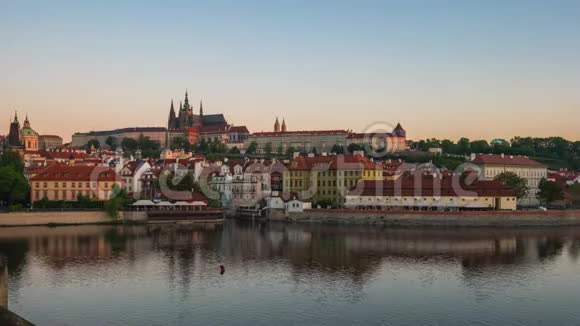 捷克共和国布拉格城市天际线视频的预览图