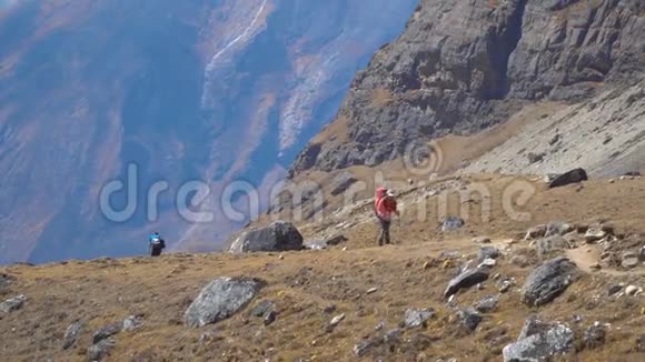 喜马拉雅山的游客视频的预览图