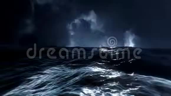 在暴风雨的大海中有闪电视频的预览图
