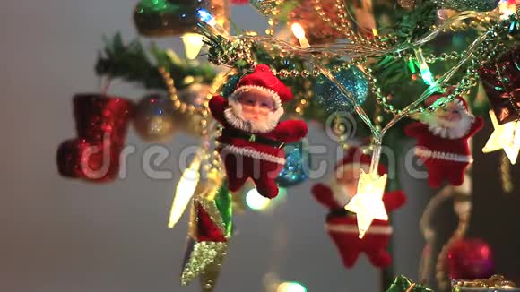有装饰照明的圣诞树视频的预览图