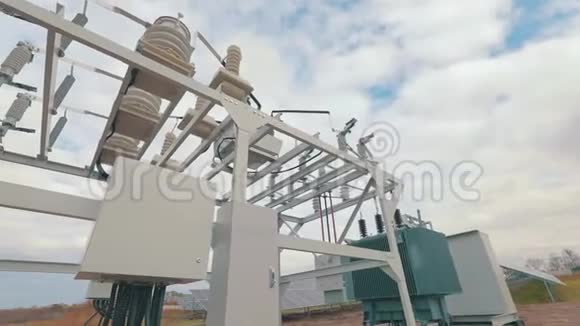 太阳能发电站的变压器发电厂的变压器视频的预览图