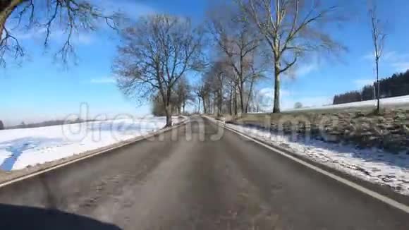 冬天开车晴天视频的预览图