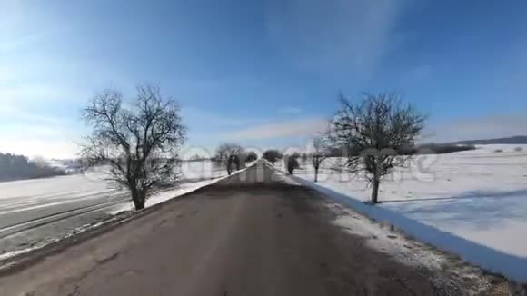 冬天开车晴天视频的预览图