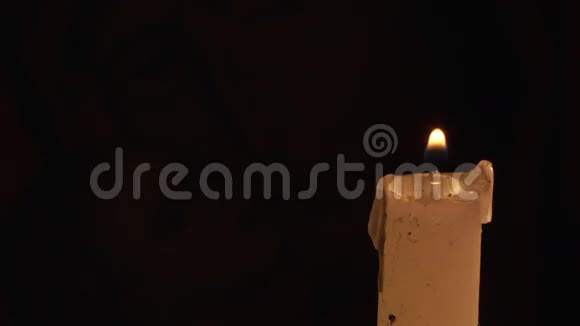 蜡烛和基督教东正教图标视频的预览图