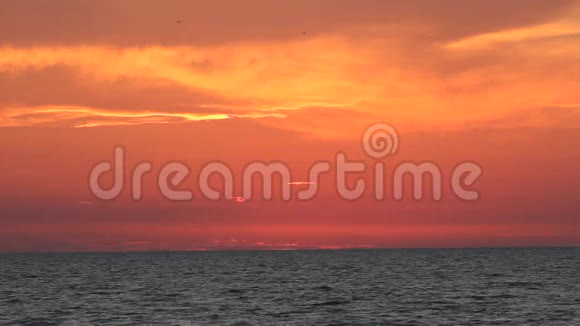 日落后的海洋地平线视频的预览图