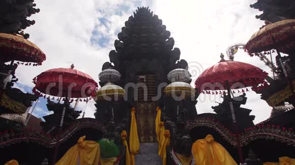 巴厘岛上的印度寺庙视频的预览图