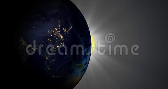 在太空中旋转地球日出和夜城灯光视频的预览图