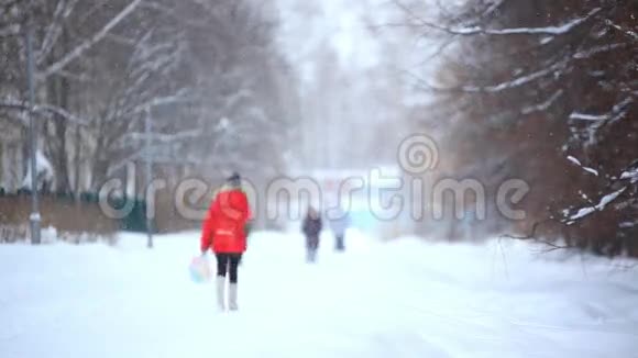 俄罗斯西伯利亚2014年12月12日冬季城市视频的预览图