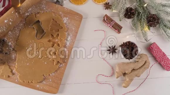 生面团做圣诞饼干视频的预览图