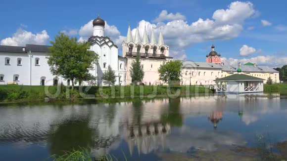 七月天蒂克文设想修道院钟楼景观俄罗斯列宁格勒地区视频的预览图