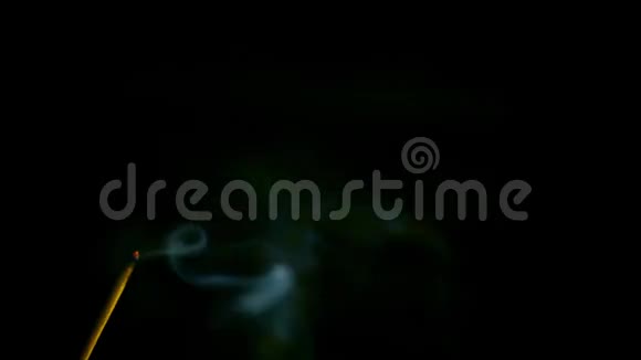 梅迪塔翁香棒与过滤器吸烟视频的预览图