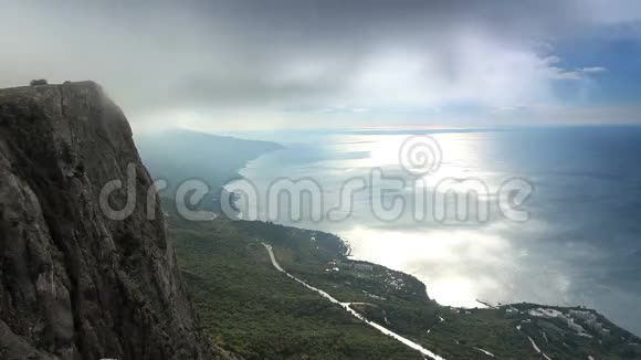 默德文卡伊西山上的云运动视频的预览图