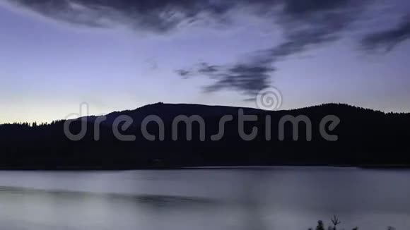 伯波奇湖上空日出视频的预览图