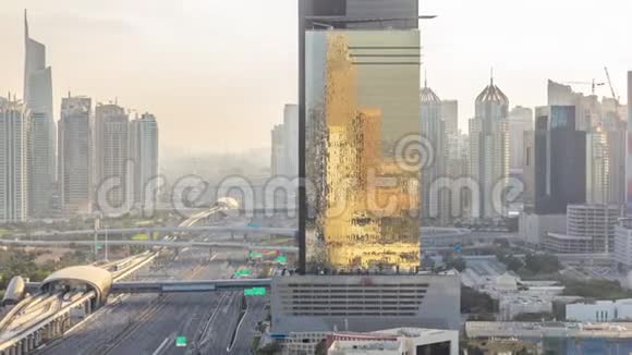 迪拜码头和JLT在日落期间空中时间推移顶部的摩天大楼在迪拜阿联酋视频的预览图