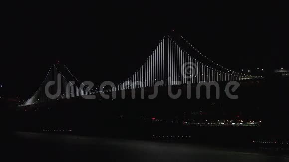 加州旧金山海湾大桥的夜间灯光视频的预览图