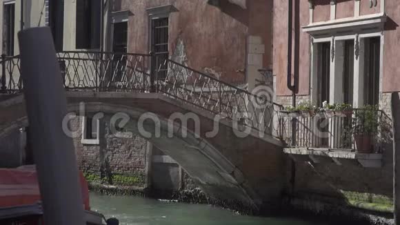 威尼斯运河小桥有历史建筑视频的预览图