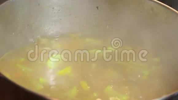 汤用不锈钢锅煮视频的预览图