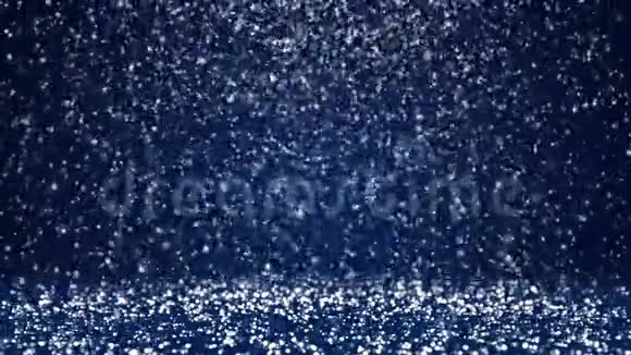 降雪表面沉降蓝色冬季背景作为广告或标志的地方圣诞节或新年视频的预览图