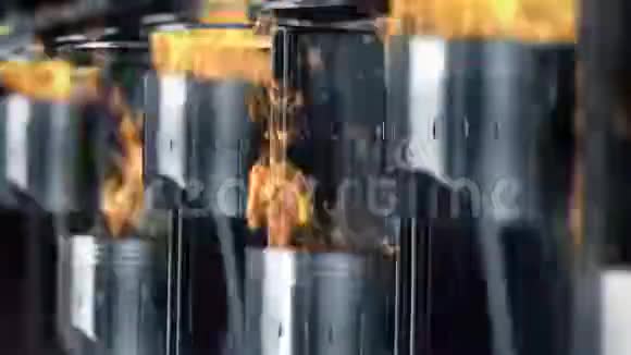 发动机缓慢运动的特写镜头燃料爆炸视频的预览图