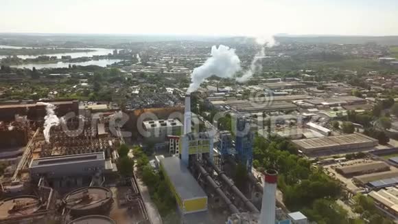 氧化铝加工厂鸟瞰图视频的预览图