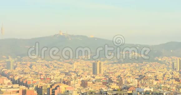 巴塞罗那卡塔洛尼亚2017年7月15日从山上看巴塞罗那夏日晴天视频的预览图