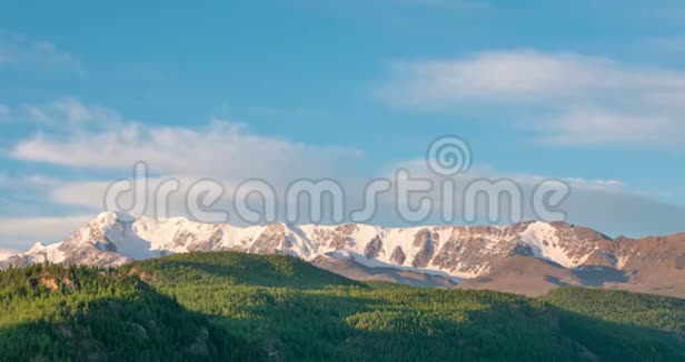 俄罗斯西伯利亚阿尔泰山时代风景视频的预览图