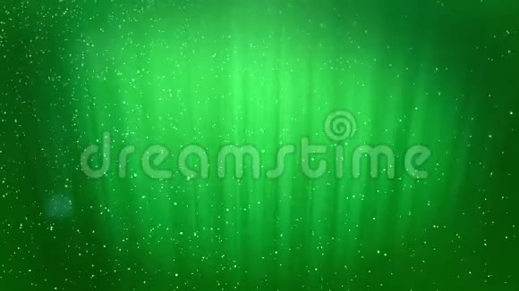 闪烁的冬季绿色背景与降雪和光线像北极光把它作为冬天的背景视频的预览图