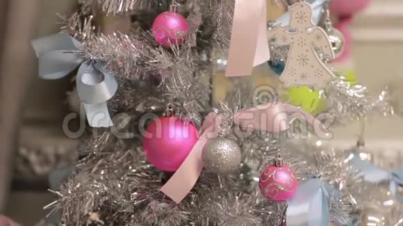 圣诞节和新年装饰为假期做准备视频的预览图